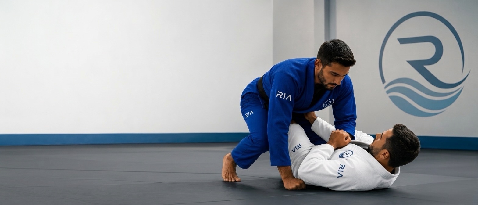 Alunos RIA a treinar Jiu-Jitsu com o equipamento oficial da academia